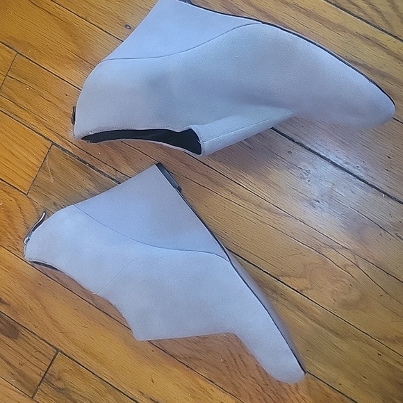 Ann Taylor Loft Suede Wedge Ankle Booties size 8.5 - Picture 2 of 8